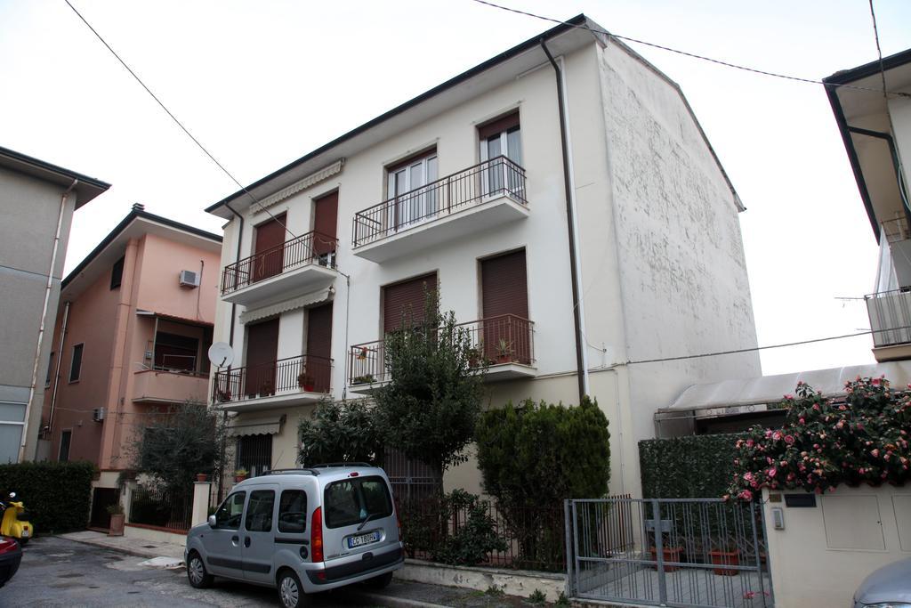 A Casa Di Simone A Viareggio Apartment Екстериор снимка